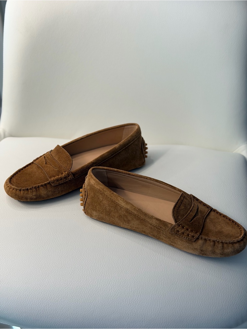 NWOT Unisex Women’s Size 6 Suede Jia Penny Loafers by Veronica Beard Brown